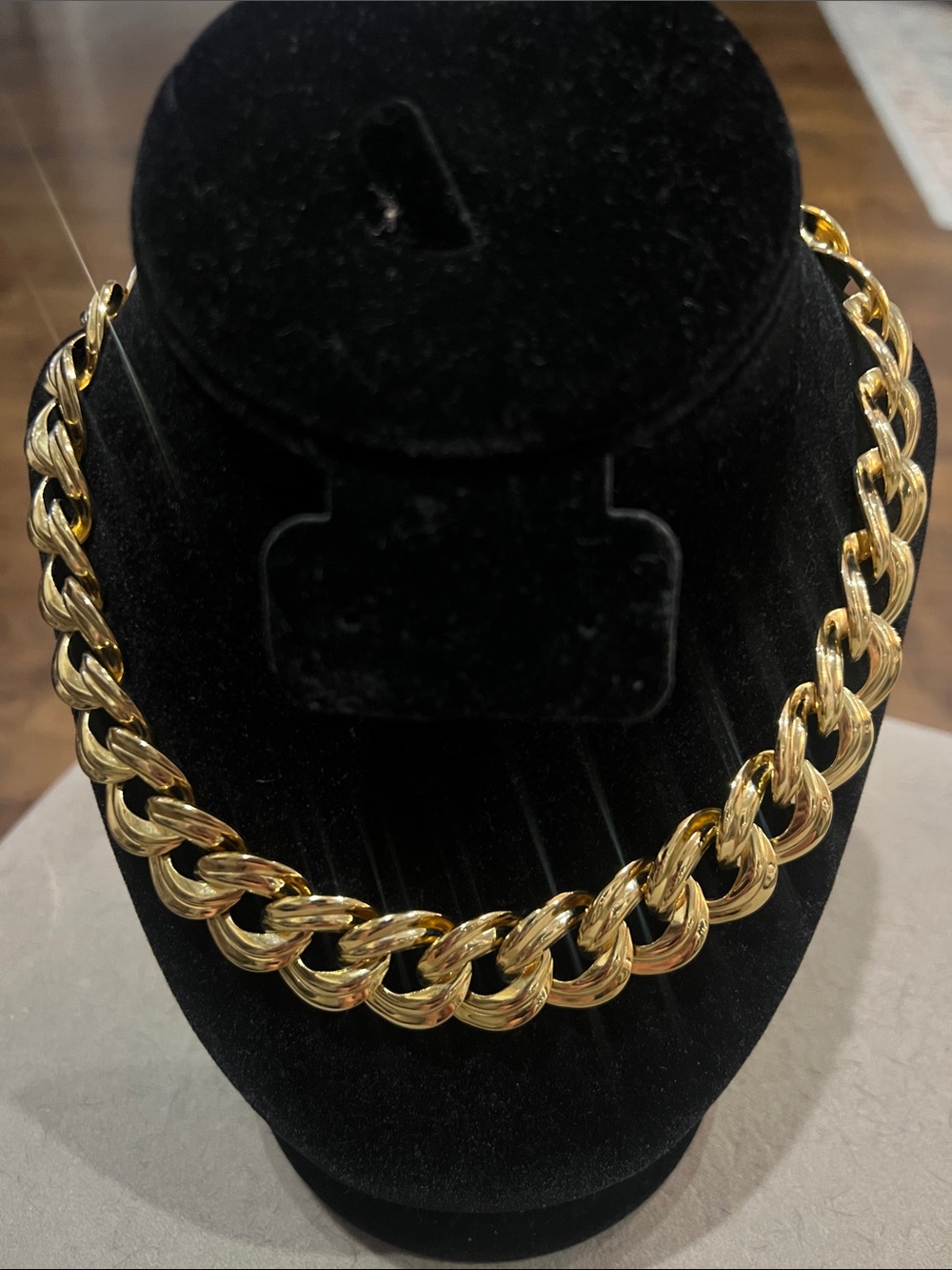 Gold-Tone Chunky Link Necklace - Women Jewelry - vintage/ like new!